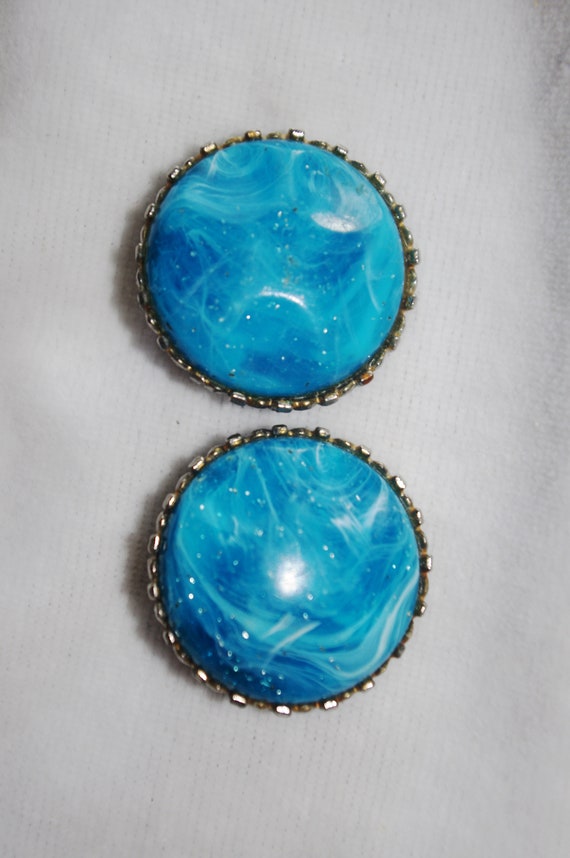 Vintage 1950s Clip Earrings: Large Aqua Blue Marbl
