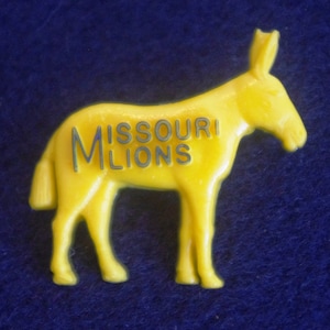Vintage Brooch / Pin: Lions Club International Missouri Mule Donkey Pin MD 26 Plastic
