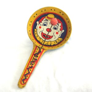 Vintage Blechklöppel Krachmacher: Lithographie Glücklicher Clown, Kirchhof &quot;Leben der Partyprodukte&quot;, 1950er Jahre