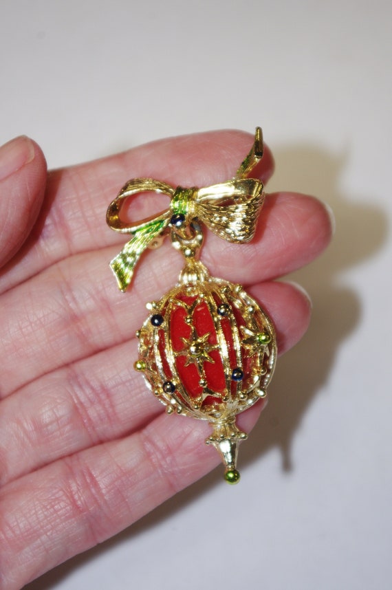 Vintage Christmas Pin / Brooch: Red Plastic Dangl… - image 1