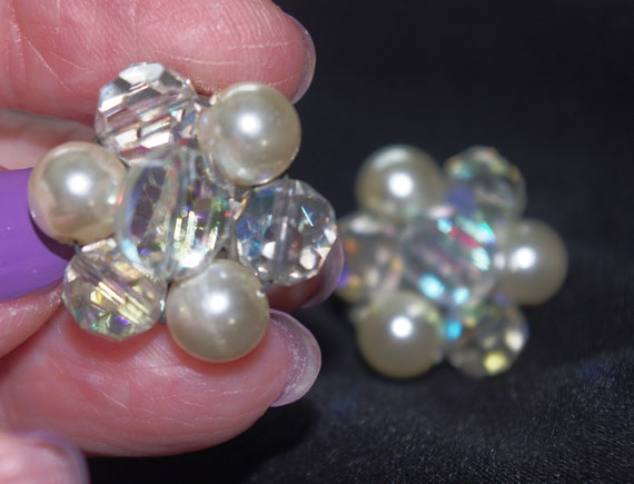 Vintage Clip Earrings: 1950s Aurora Borealis Bead… - image 1