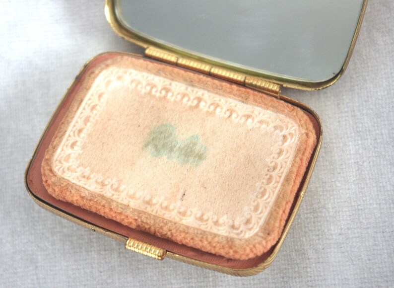 Vintage Powder Compact: 