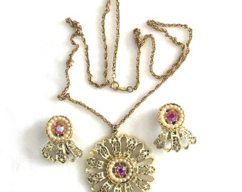 Vintage Demi-Parure / Necklace & Bracelet Set: 1.75" roundGold Metal w/ Hot Pink Aurora Borealis Center Rhinestones + Pearls, 1960s / 60s