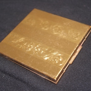 Vintage Powder Compact:  &quot;Elgin American&quot; Gold Filigree Striped, 1950s
