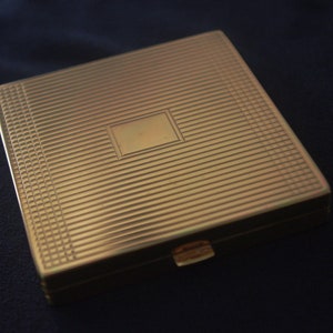Vintage Powder Compact: &quot;Elizabeth Arden / New York&quot; goudgestreept, jaren 1950