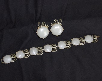 Conjunto de pulsera y pendientes vintage: Discos termoendurecibles Moonglow blancos "Marboux" / Marcel Boucher, años 60
