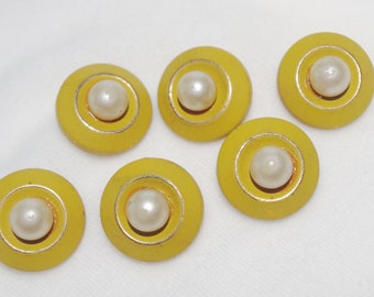 6 Vintage Yellow / Gold Hard Plastic & Pearl Buttons 1940s