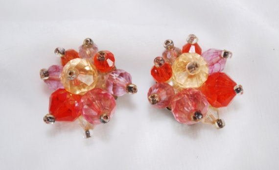 Boucles d'oreilles clip en lucite vintage des années 1960 : bijoux tendance rétro à paillettes d'or - France
