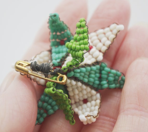 Vintage Handmade Seed Bead Flower Pin / Brooch: T… - image 4