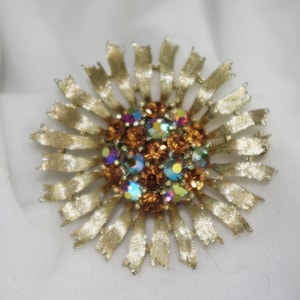 Vintage &quot;Lisner&quot; Brooch / Pin: Daisy / Flower w/ Brushed Gold Leaves & Gold / Topaz Aurora Borealis Rhinestones, 1960s