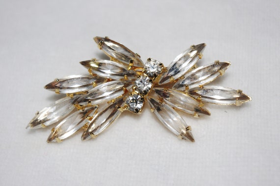 Vintage Brooch / Pin: Clear Navette Spray w/ Cent… - image 1