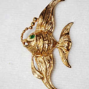 Vintage Figural Pin / Brooch: Gold Angelfish Fish w/ Green Rhinestone Eye & Bubbles