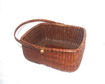 Vintage Nantucket Lightship Basket: Oval w/ Handle, Dark Brown, Woven