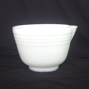 Tigela de mistura Pyrex vintage com bico: Hamilton Beach, vidro branco com nervuras, nº 28, década de 1940
