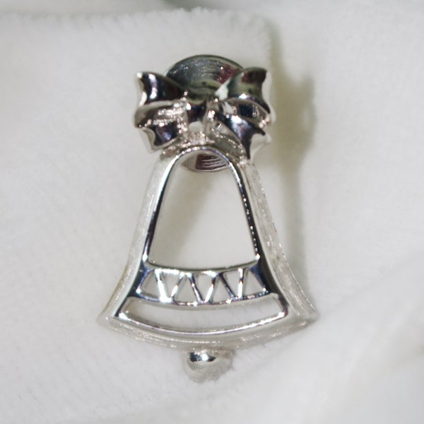 Vintage Avon Christmas "Festive Bell Pin" 1981 Scatter / Lapel /Tie Tack Silver Metal