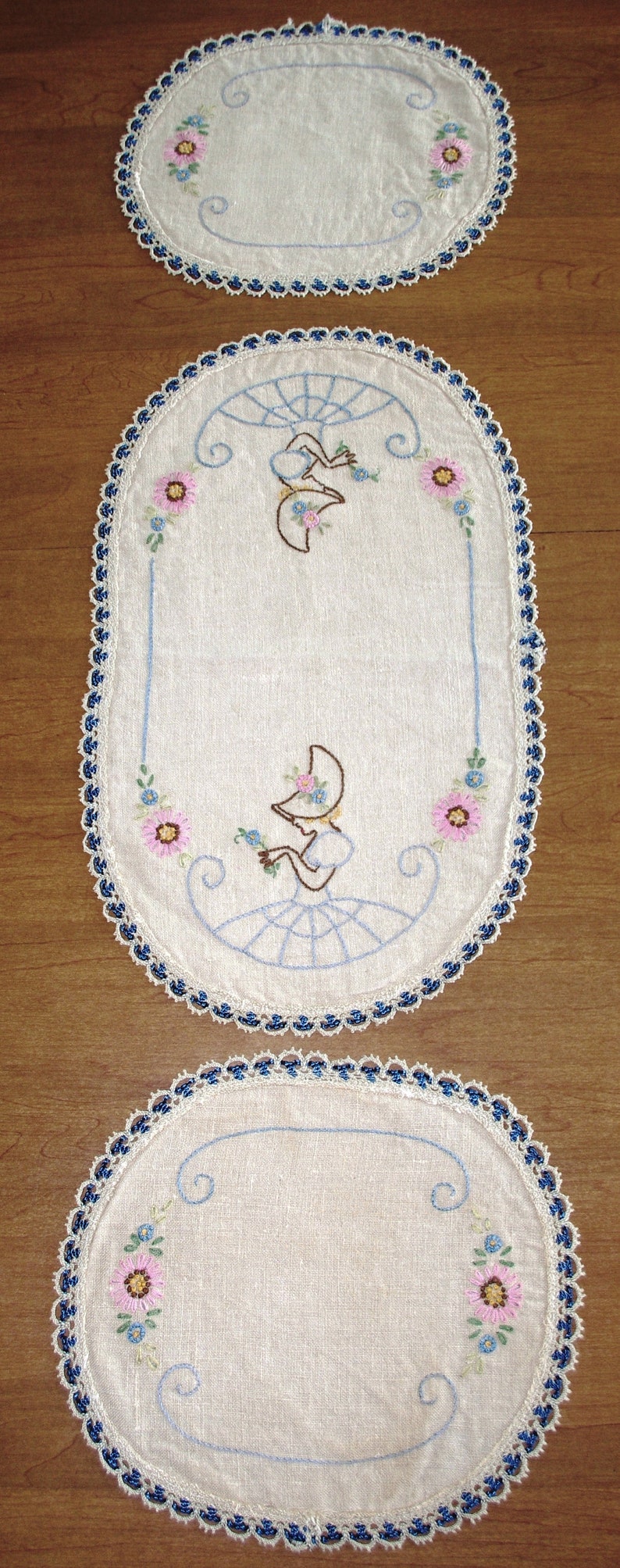 Vintage Dresser Scarf / Doily Set Beige Embroidered Southern Etsy