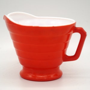Crémier vintage Noisette Atlas : Platonite « Carnivalware » dans des tons modernes orange-rouge, années 40-40