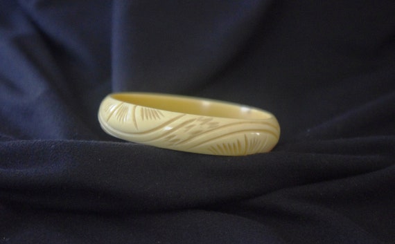 Vintage Lucite Bangle Bracelet: 1960s / 60s, Off-… - image 1