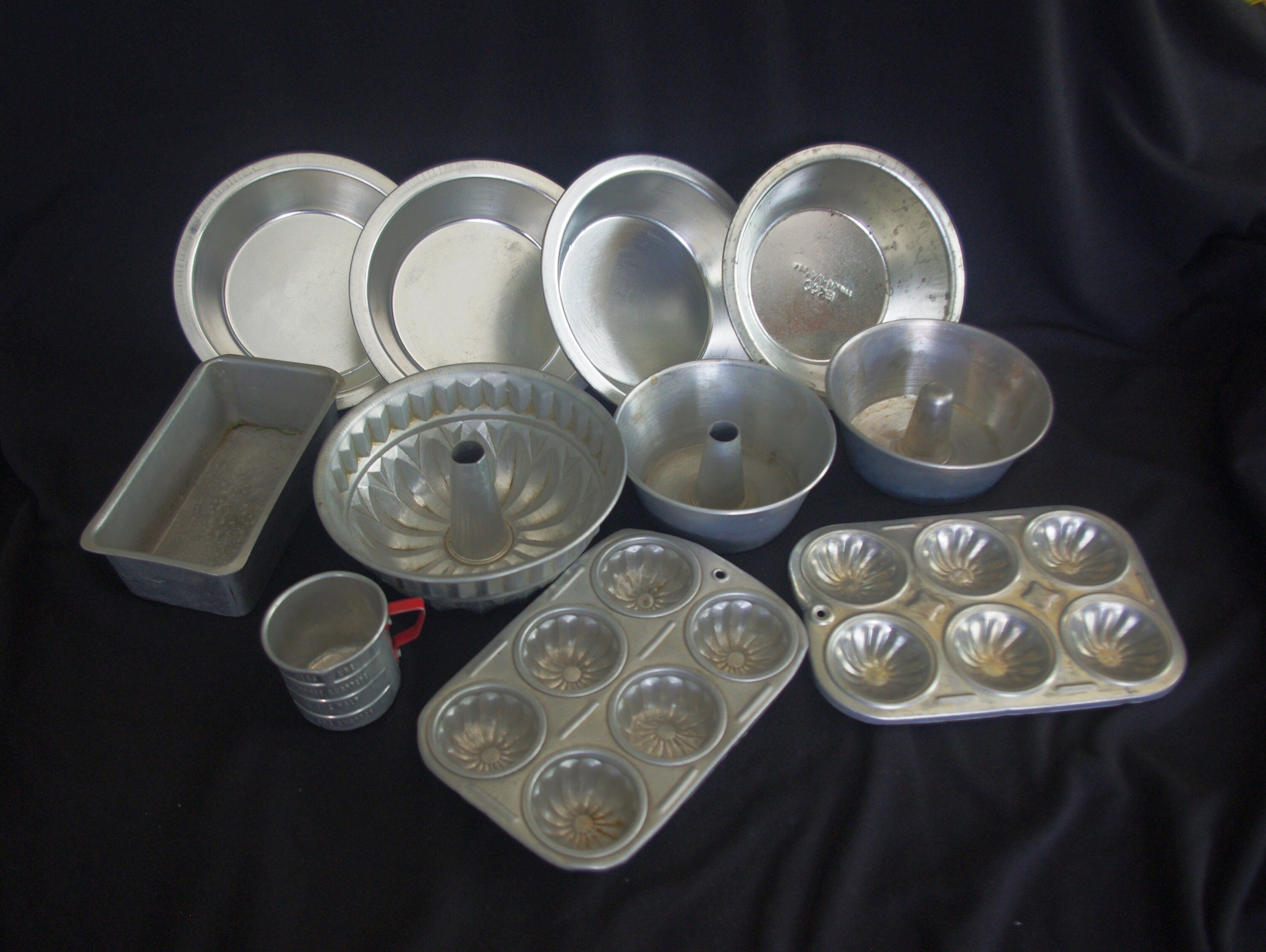 SALE! Vintage 1960s Easy Bake Oven Accessories - Muffin Tin, Baking Pan,  Spatula