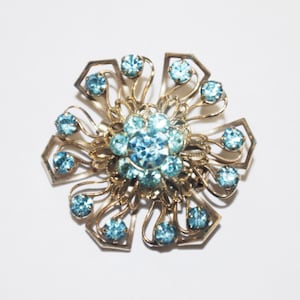 Vintage Pin / Brooch: 1940s Baby Blue Rhinestone Layered Starburst, 1.5&quot; Round