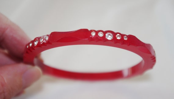 Vintage Clear Lucite Bangle: Ornate Red Carved wi… - image 3