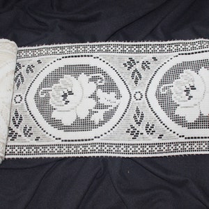 Vintage Machine Lace Trim / Edging: Large Rose Medallion Off-White Cotton 6&quot; Wide