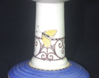 Vintage kandelaarset: Wedgwood Queens's Ware "Sarah's Garden" blauwe rand / gele vlinder, 1997