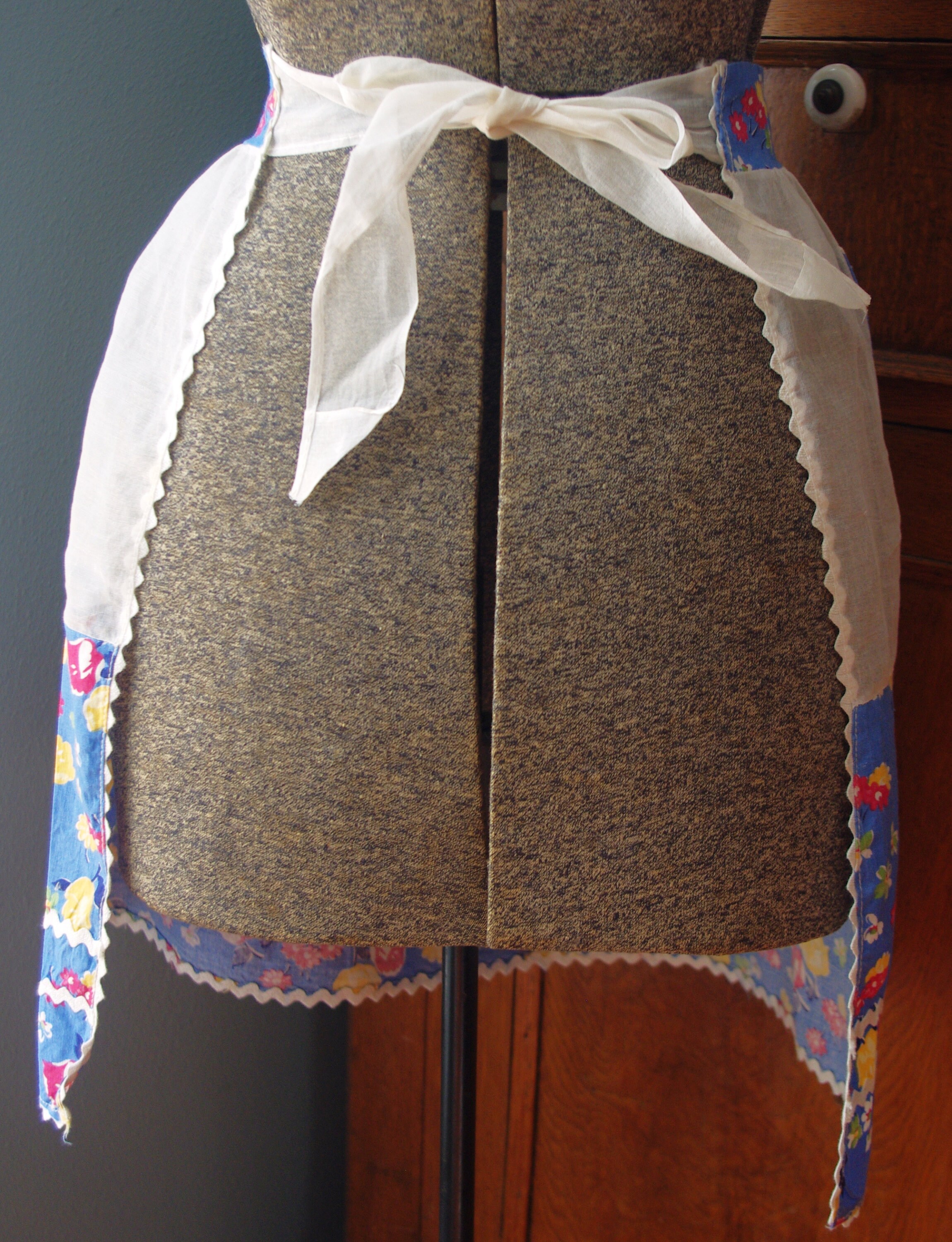 1950年代のヴィンテージハーフエプロン：ハンドメイドのローン