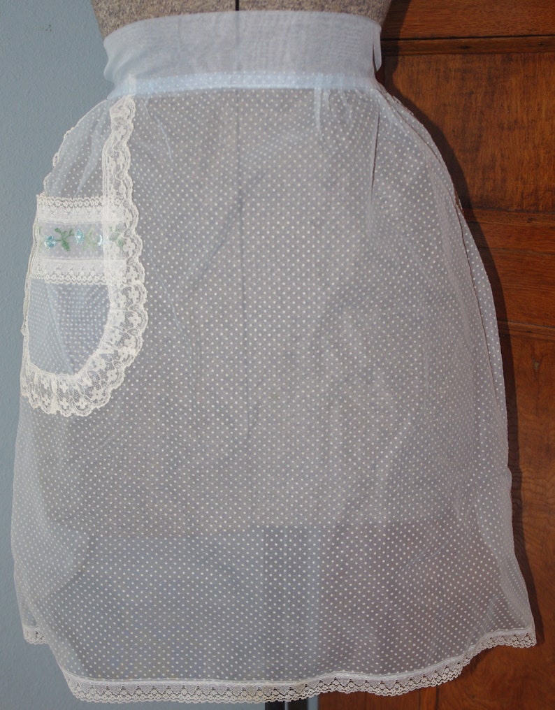 Vintageförkläde: Damförkläde / Hostess, blått och vitt nylon, prickigt schweiziskt garn, aldrig tvättat, 1960-/60-tal bild 2