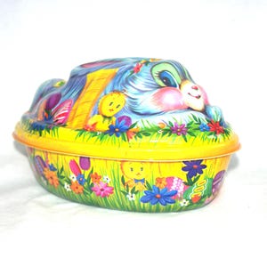 Vintage Easter: Molded Plastic Rabbit in Basket Container w/ Lid, 1980s / 80s