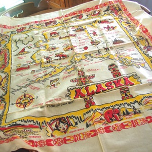 Nappe souvenir de l'Alaska imprimée vintage des années 1950 en rouge, jaune, noir, menthe / jamais lavé