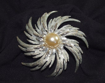 Vintage Brooch / Pin: Large Sarah Coventry Silver Abstract