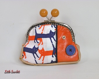 Great retro purse in orange and beige leather and fabric cats