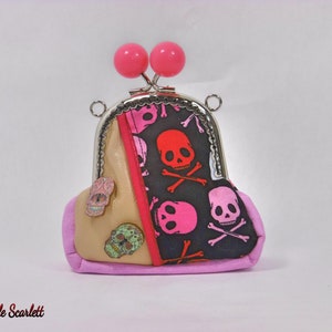 Porte monnaie rétro en cuir beige et rose tissus tetes de morts