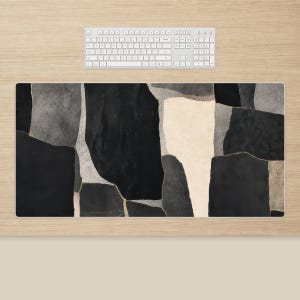 Schreibtischunterlage in Schwarz-Grau: Modernes Patchwork-Arbeitsplatzdekor, Blockmuster in Anthrazit-Creme.