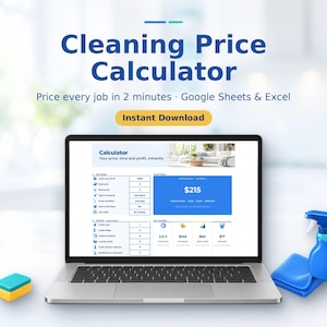 Pu&ograve; includere: Un computer portatile che mostra un calcolatore di prezzi per pulizie per Google Sheets ed Excel. Lo schermo mostra campi per prezzo, tempo e profitto. Accanto al portatile ci sono una piccola spugna gialla e blu e uno spruzzino blu con un panno.