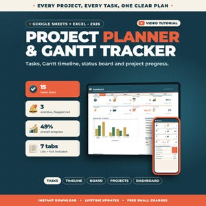 Pu&ograve; includere: Un pianificatore di progetti digitale e tracker di Gantt per Google Sheets ed Excel 2026. L'interfaccia mostra una dashboard con metriche delle attivit&agrave;, grafici di avanzamento e bacheche di stato su uno schermo di computer e un telefono cellulare, con etichette come 15 tasks done, 3 overdue, 49% overall progress e 7 tabs.
