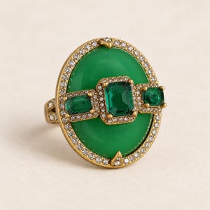 Damring i vintage-stil med oval grön design, 18 karat guldplätering, zirkoner och gröna stenar, justerbar statementring, eleganta retrosmycken