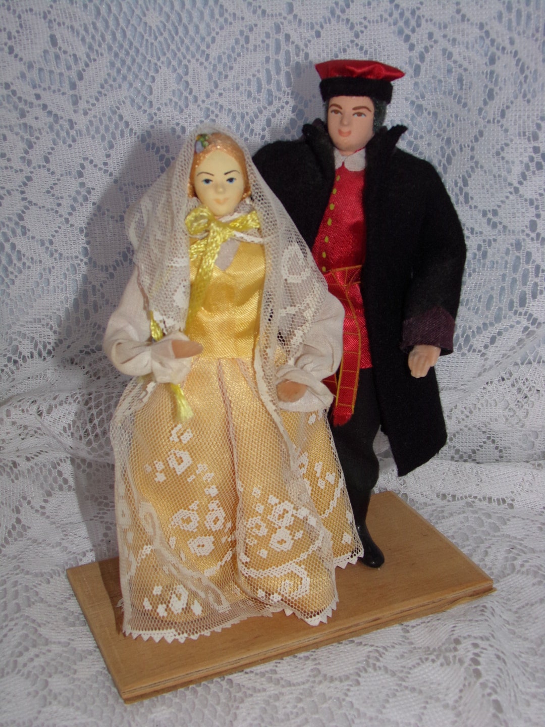 Vintage Miniature Couple / Doll House Dolls / Swiss Figurines / Doll House Couple / Vintage