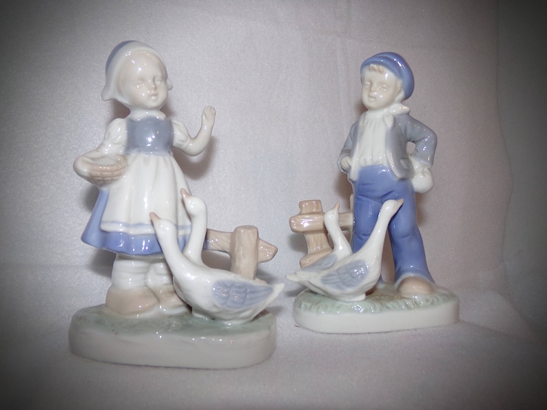 Holland Collectible 1940s .Vintage Figurines . Little girl and Boy Figurines Holland Boy /& Girl Figurine Blue and White Dutch Figurines