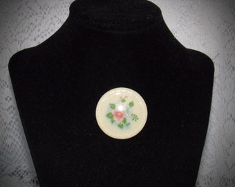 Vintage Avon Brooch / Gift for Her Brooch / Porcelain Flower Brooch . Gift for Mom .  Avon Jewelry .  Vintage Avon Pin .  Vintage Jewelry