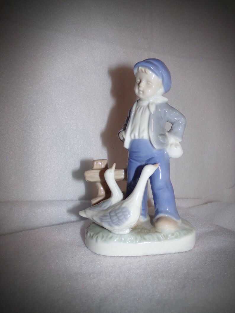 Holland Collectible 1940s .Vintage Figurines . Little girl and Boy Figurines Holland Boy /& Girl Figurine Blue and White Dutch Figurines