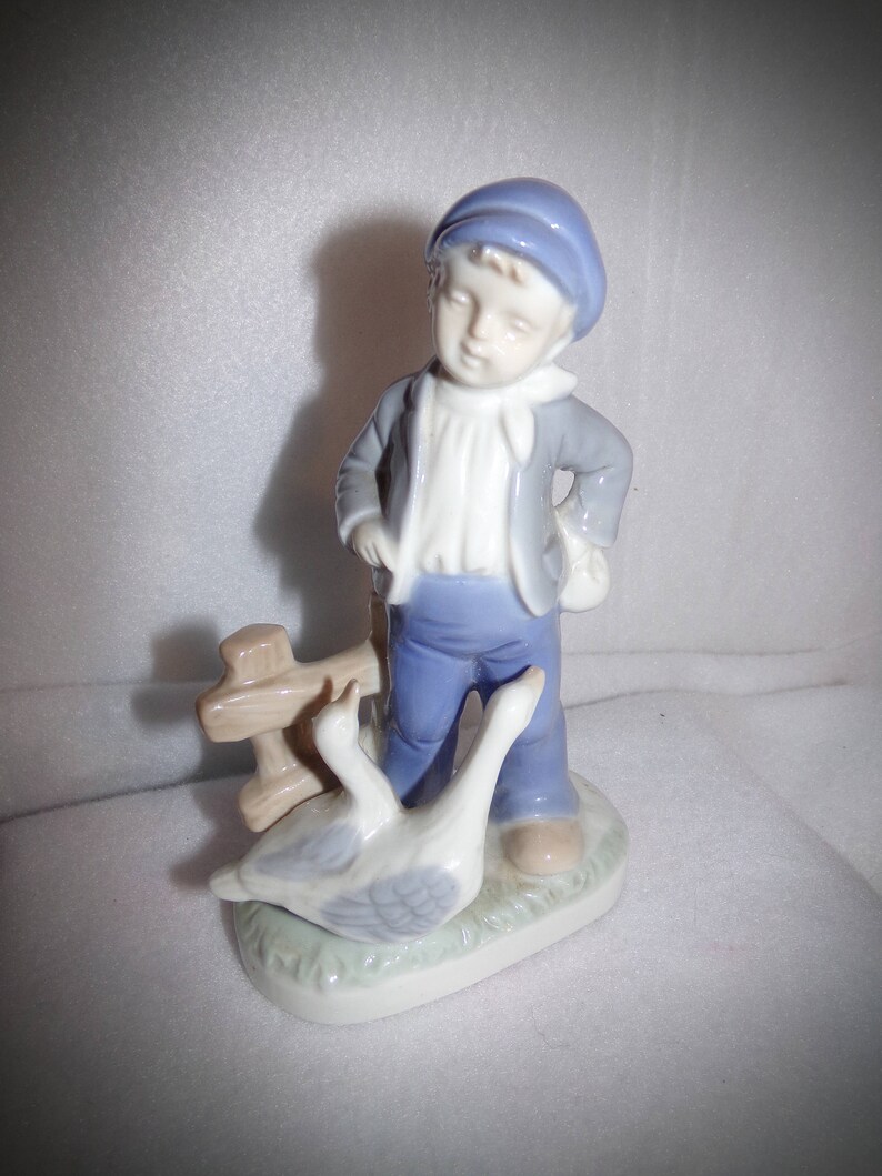 Holland Collectible 1940s .Vintage Figurines . Little girl and Boy Figurines Holland Boy /& Girl Figurine Blue and White Dutch Figurines