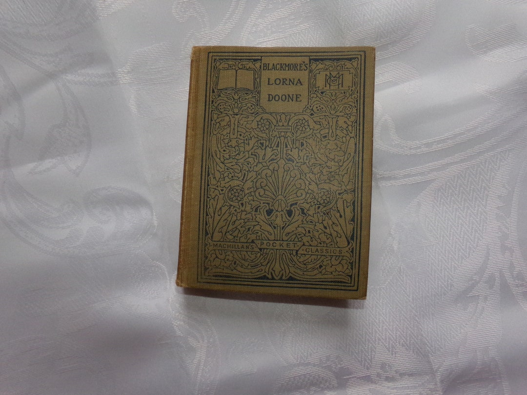 Antique Book / Blackmores Lorna Doone English Classics Book / Macmillan