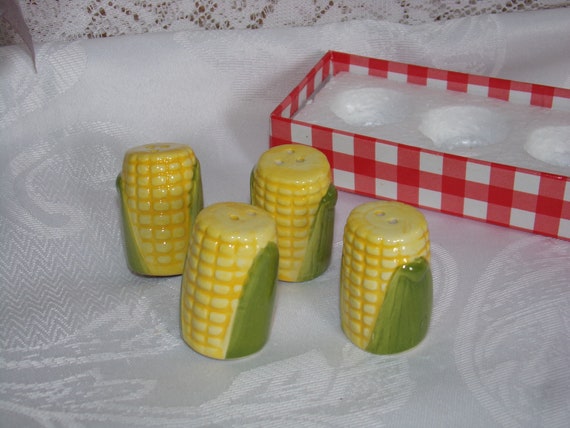 Picnic salt and pepper shakers discount