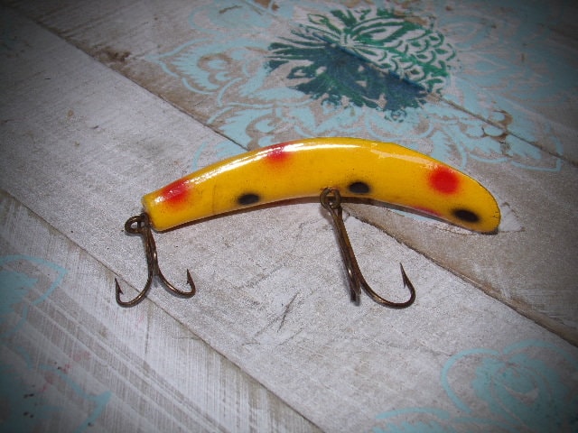 Vintage Wood Fish Lure / Flatfish Yellow & Spots Lure / 2 Hook Lure