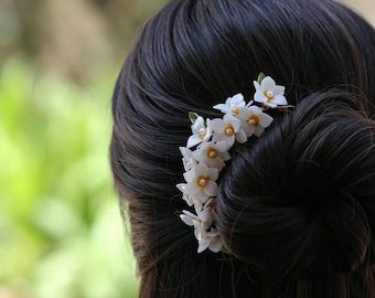 Four-Prong Hair Comb, Handcrafted Shrink Plastic Chinese Narcissus with Pearl Stamens，bridal hair accessory