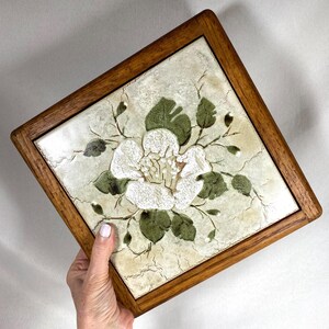 Vintage Magnolia Ceramic Tile Trivet: Handmade Oak Frame, 80s Decor image 2
