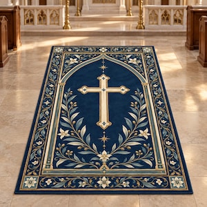 Puede incluir: Una alfombra rectangular con fondo azul profundo y una cruz central de color crema. El diseño incluye bordes florales dorados y azul claro, patrones de hojas intrincados y detalles de estrellas, enmarcado por un borde rectangular decorativo.