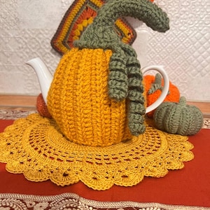 Virkad pumpa-tekanna, handgjord höstte-mys, orange höstköksdekor, Thanksgiving-tekannaöverdrag, present till teälskare